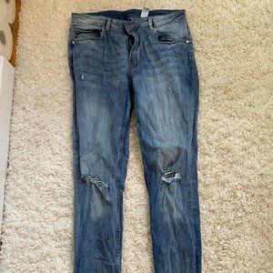 DIVIDED Distessed Jeans